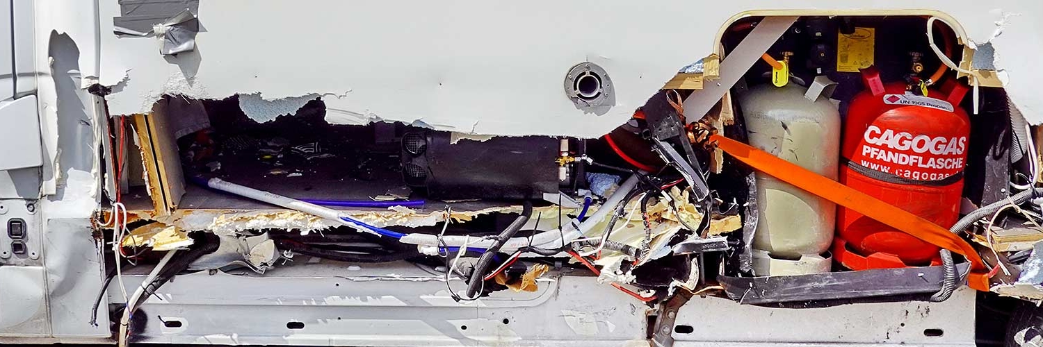 unfall-womo-seite-aufgerissen_2000x500